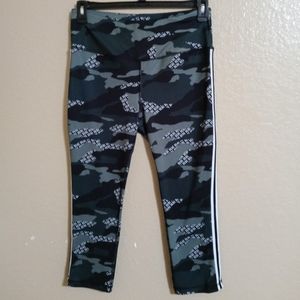 Bebe Sport Camo Capri Leggings!!